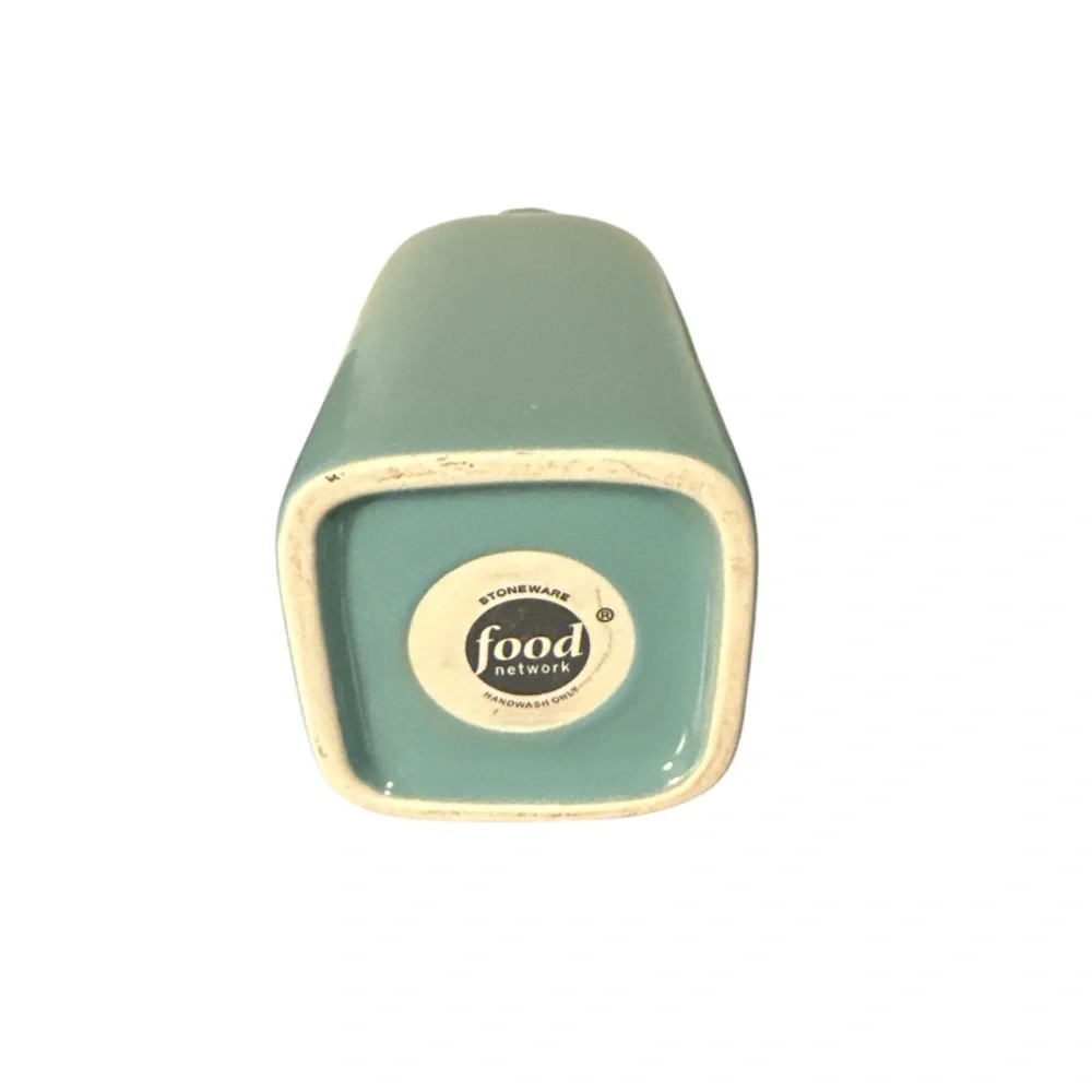 Elegant Teal Vase from Food network
